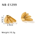 Detail showing dimensions of golden leaf earrings: width 2.9cm, height 2.3cm, weight 10.3g - Leaf Feather Shape Style (NB-E1299)