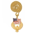 Détail du pendentif aigle doré avec émail drapeau américain et chaîne en corde torsadée - Drapeau Aigle Volant (PDT466G) / Pendentif uniquement / Or