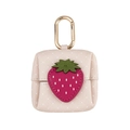 Mini tasje van microvezelleer met aardbeienpatch, stippen en een gouden karabijnhaak - Aardbei