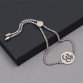 Bracelet ajustable en acier titane argenté avec un pendentif ajouré au symbole Om - Chaîne Épaisse Symbole Om