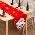 Runner da tavola natalizio rosso con fiocchi di neve e stampa di Babbo Natale - Stile Babbo Natale con Nappina Rossa (05)