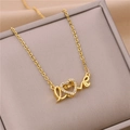 Gouden titanium stalen ketting met hartvormige LOVE-hanger en sprankelende kristallen - Goud Dansende LOVE Ketting (8998)
