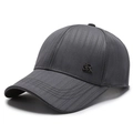 Gorra de béisbol gris oscuro con rayas y logo metálico SR para hombres de mediana edad - Gris
