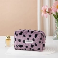 Borsa trucco in peluche leopardata viola con macchie nere e morbida finta pelliccia - Viola