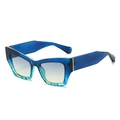 Occhiali da sole cat eye blu alla moda con lenti sfumate blu-gialle in vista a 45 gradi - Montatura Leopardo Blu Lenti Blu Giallo