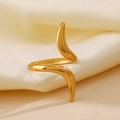 Anillo abierto minimalista de acero inoxidable chapado en oro 18K con diseño ondulado - Abierto Ajustable / Estilo Espiral de Onda Dorado (40309-1)