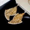 Luxe gouden waaiervormige hangeroorbellen met zirkoon op een achtergrond van zwart fluweel - Verguld (56#Waaier Gaas Hanger)