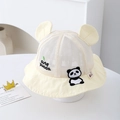 Dettaglio del cappello da sole per neonati con rete traspirante e ricamo a forma di panda - 50cm / Beige