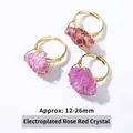 Set de tres anillos de cristal bruto rojo rosa envueltos en hilo de cobre dorado - Cristal rojo rosa galvanizado / Abierto Ajustable