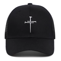 Cappello trucker nero in rete con ricamo a croce bianca formata da tre chiodi incrociati - Regolabile / Nero