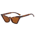 Stylish cat-eye sunglasses with dark tortoiseshell frame and tinted brown lenses - Leopard Frame / Tea Lens