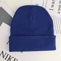 Berretto in maglia a costine blu scuro con ampio risvolto per il calore invernale - Blu