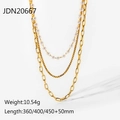 Dettaglio della collana a tre strati in acciaio inossidabile 18K con piccole perle - Stile a Tre Strati / Oro