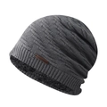 Berretto invernale da uomo in maglia grigio scuro con fodera in pile e logo in pelle - Grigio Foderato