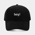 Berretto da baseball classico in cotone nero con ricamo hey e visiera curva - Nero
