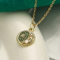 Collier plaqué or avec pendentif céleste lune et soleil en zircons verts et clairs - Or avec pierre précieuse verte