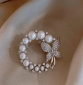Spilla a corona di perle a farfalla con finitura in argento e zirconi scintillanti - Farfalla Argento