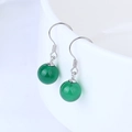 Orecchini a gancio in argento S925 con perle di agata verde su ceramica bianca elegante - Argento 925 / Orecchini in agata verde