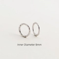 S925 sterling zilveren gehamerde oorring in zilver met een binnendiameter van 8mm - Gehamerde Binnendiameter 8mm Oorring / 8mm / Witgoud