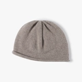 Gorro de punto para mujer en color beige avena con un diseño de borde enrollado - Caqui