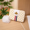 Portefeuille court blanc à imprimé floral avec boucle abeille et pompon en peluche - Blanc