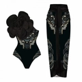 Costume due pezzi nero con fiore 3D sulla spalla e gonna con stampa geometrica - S / Set Stampa Nera