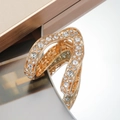 Elegante pinza de metal dorado en forma de V con diamantes para cola de caballo alta - Dorado