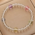 Bracelet perlé minimaliste avec cristaux clairs et colorés et accents violets - Violet (3340)