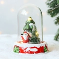 Leuchtende Weihnachtsglaskuppel mit Weihnachtsmann-Figur und verschneitem Sockel - Schneeszene - Weihnachtsmann