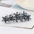 Elegante fermaglio per capelli floreale grigio scuro con perle grigie e strass su ceramica - Stile 1 / Blu Scuro