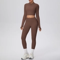 Conjunto de yoga para mujer en color marrón oscuro con top de manga larga y pantalón alto - S / Castaño