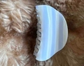 Elegante molletta per capelli a righe bianche e blu, stile a semicerchio minimalista - Strisce Orizzontali Blu e Bianche
