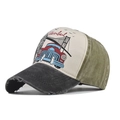 Dettaglio del cappellino vintage Istanbul con visiera usurata e stampa auto retrò - Regolabile / Rosso vino moto