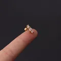 Orecchino a perno 16g placcato oro con tre zirconi verticali e chiusura a vite - Stile Bilanciere a Tre Pietre Oro (354-8#G)