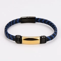 Detail eines blau-schwarz geflochtenen Lederarmbands mit goldener Metallplatte und Magnetverschluss - Goldene Spiegel Metallplatte/Blau-Schwarzes Geflochtenes Seil / Blau