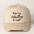 Beige trucker pet met Going Nowhere Fast borduursel en ademend mesh aan de achterkant - Eén maat / Khaki