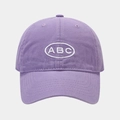 Dettaglio del ricamo ABC su cappello da baseball in cotone viola a sei pannelli - Regolabile / Viola Chiaro