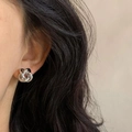 Pendientes de nudo retorcido plateado para mujer con acabado metálico de espejo elegante - Plateado