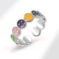 Anillo ajustable plateado con emoticonos de esmalte en verde, rosa, violeta y azul - Cara Feliz de Oro Blanco (AJ754)