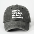 Détail du slogan save water drink tequila sur la casquette en coton gris foncé délavé - Noir