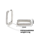Dettaglio di orecchini a cerchio quadrati argento con zirconi, 1,6cm x 2,6cm - Argento Grande