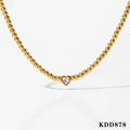 Elegante collana a sfere dorate con un ciondolo a cuore e una pietra di cristallo lucida - Collana d'Oro (KDD878)