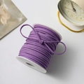 Μωβ σουέτ κορδόνι σε καρούλι για DIY κατασκευές με διακοσμητικό φιόγκο επάνω - 50 Γιάρδες / Μωβ του Σταφυλιού