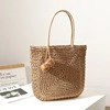 Bolso capazo de paja hecho a mano con pompones en color beige para playa de verano - Marrón
