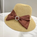 Elegant beige straw sun hat with large brown bow and pearl buckle detail - M (56-58cm) / Blush