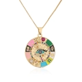 Detail der goldenen Evil Eye Halskette mit Glückssymbolen und bunten Zirkonia Steinen - Stil 21946