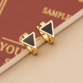 Boucles d'oreilles créoles en acier doré avec pendentifs triangles en émail noir - Triangle