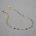 Collar de acero de titanio dorado con cuentas de piedras naturales y cierre de mosquetón - Collar / Cuentas de Colores - Dorado