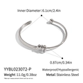 Detailansicht eines silbernen Edelstahl-Knotenarmbands mit 6,1 cm Innendurchmesser-Führung - Silber (YYBL023072-P)