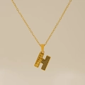 Collier en acier au titane plaqué or avec pendentif lettre H et textures noires décoratives - Lettre H